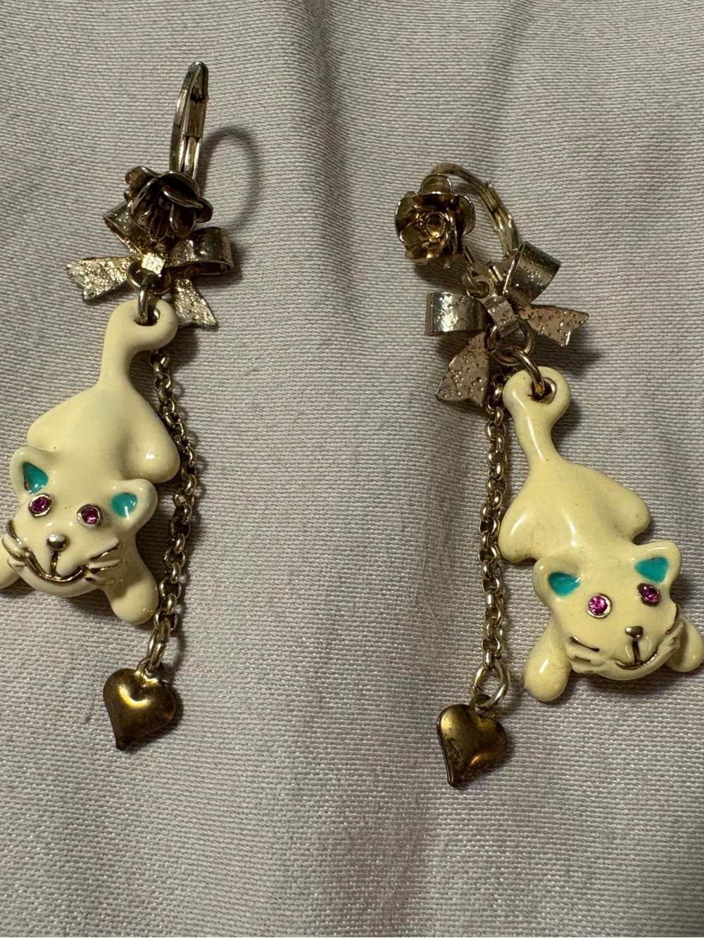 Vintage Betsey Johnson Cream Cat Dangle Earrings with Teal & Pink Accents